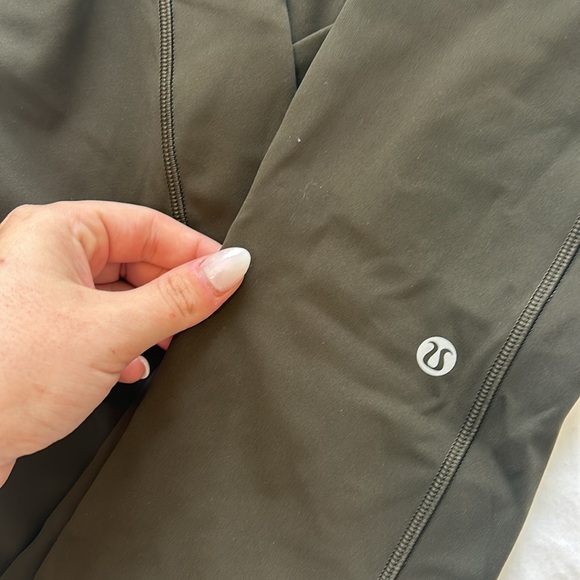 Lululemon Speed Up Tight *Full-On Luxtreme 28” - Picture 2 of 4